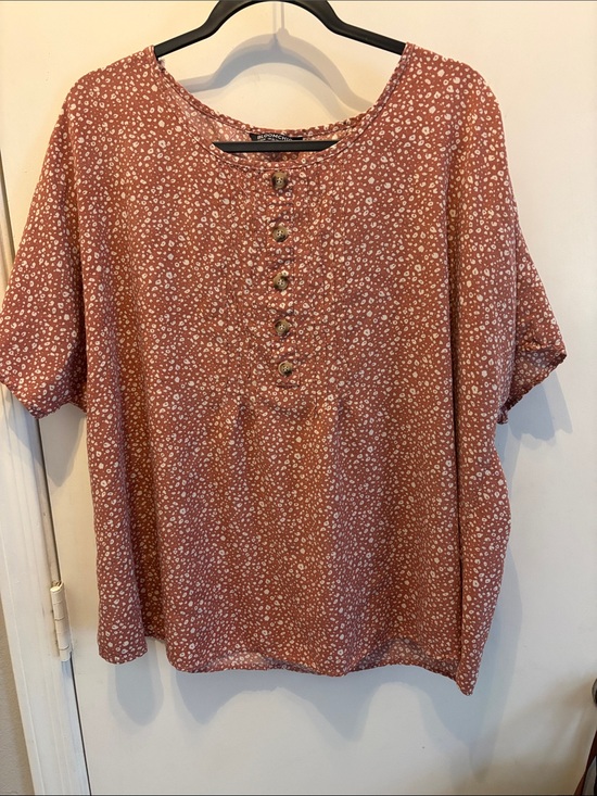 BloomChic Tops - BloomChic Women’s Dusty Rose Floral Button Front Blouse size 22-24